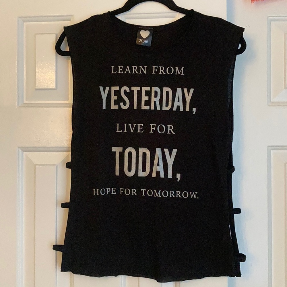 Short sleeve black T-shirt